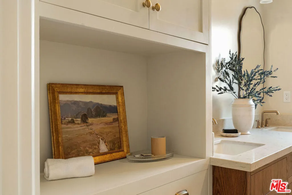 845 S Muirfield Road, Los Angeles, California 90005 home-pic-40